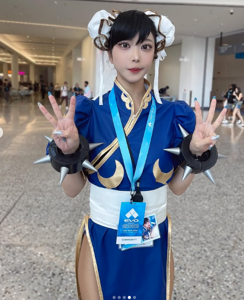 西井綾音の春麗のコスプレ１４